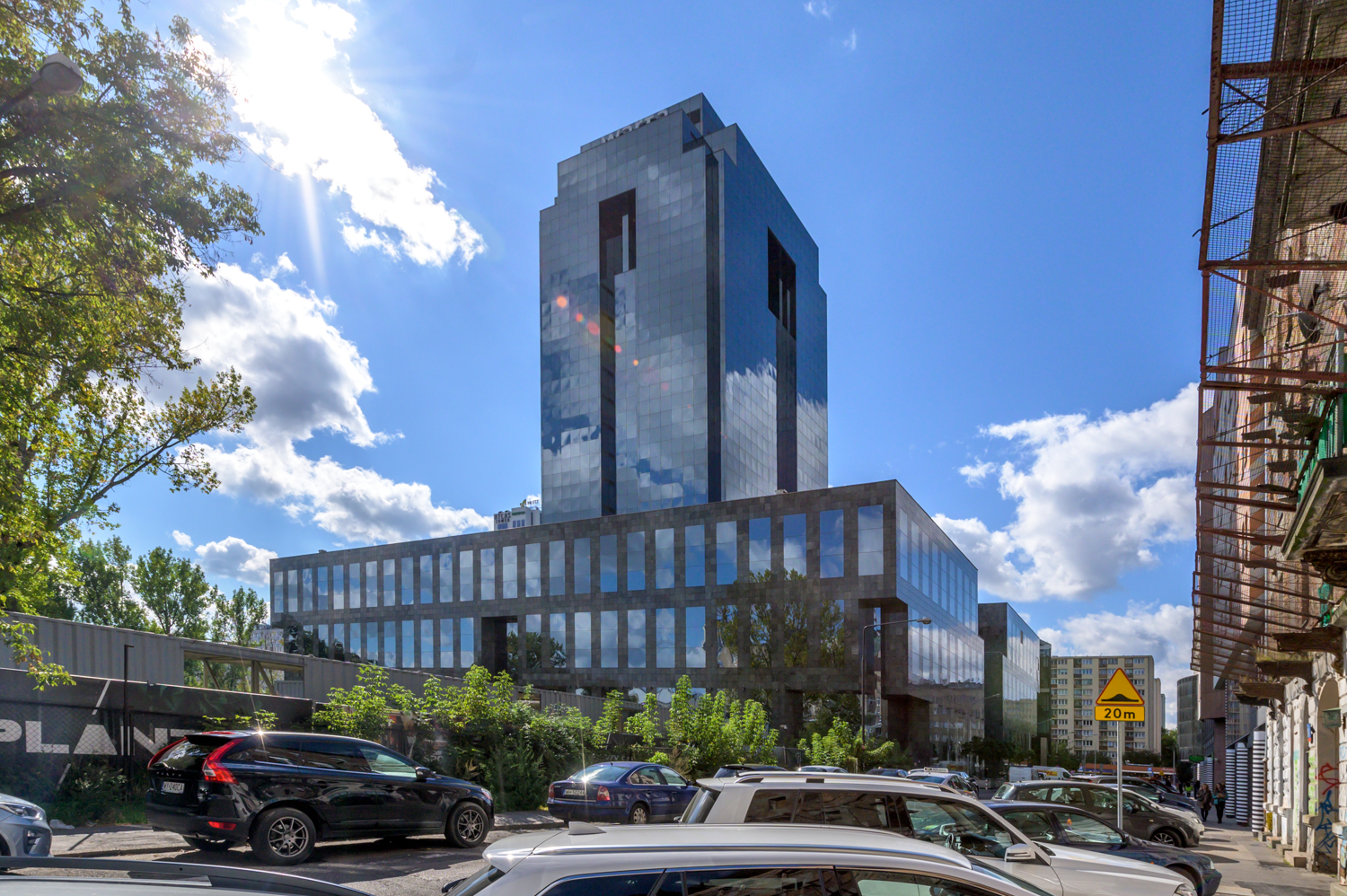 Zdjęcie architektury budynku Warta Tower